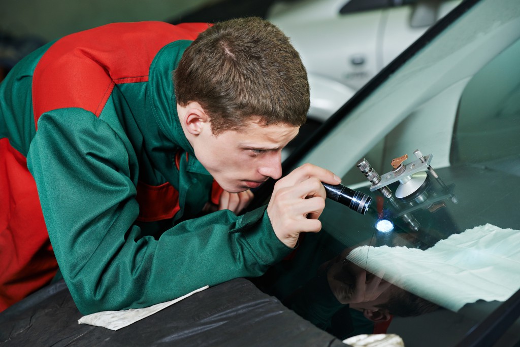 Automobile glazier repairman